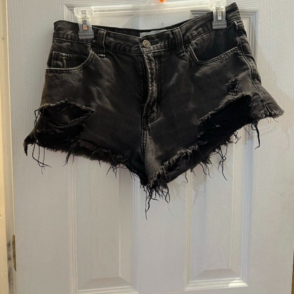 Abercrombie & Fitch Black Distressed High Rise Short